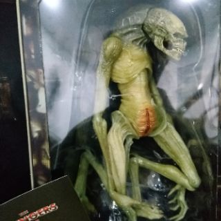 Mô hình Neca Deluxe Alien Newborn