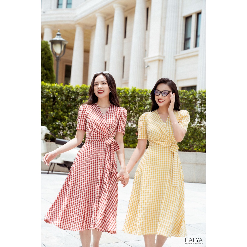 LALYA_D430_Váy kẻ ô nhún nơ eo-Đỏ