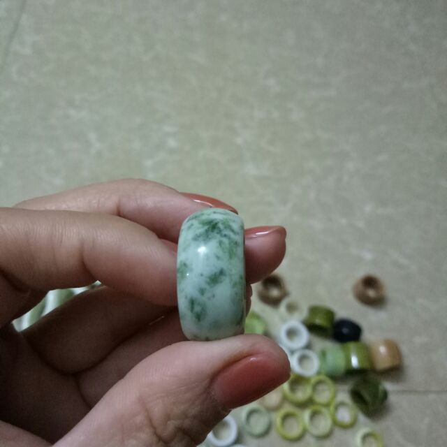 Nhẫn Đá Trang Sức Màu Xanh Vân Trắng Size 18-20