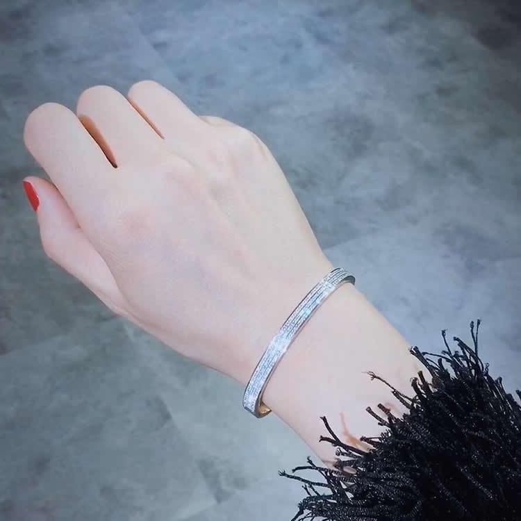 Vòng tay thời trang V82 xi mạ tĩnh điện cao cấp