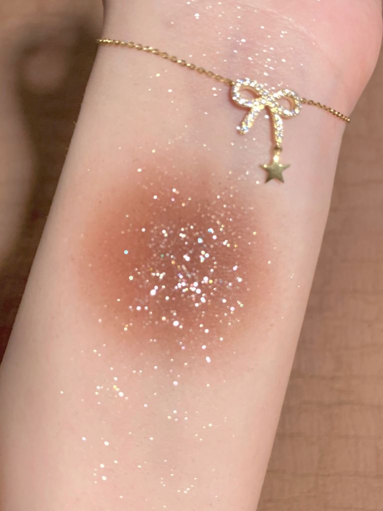 Bảng phấn mắt Dikalu 9 màu lì và ánh ngọc trai | BigBuy360 - bigbuy360.vn