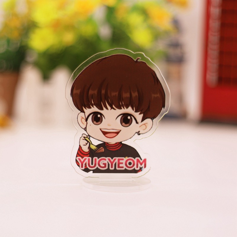 Bảng Hiệu Đứng Hai Mặt Bằng Acrylic In Hình Nhóm GOT7 Q Để Bàn Trang Trí