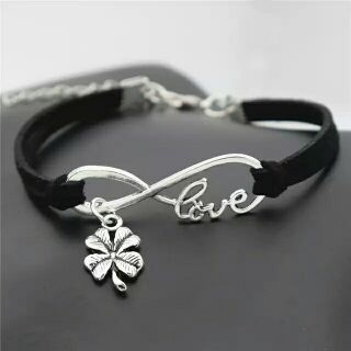 Vòng tay chữ love vô cực và cỏ bốn lá
