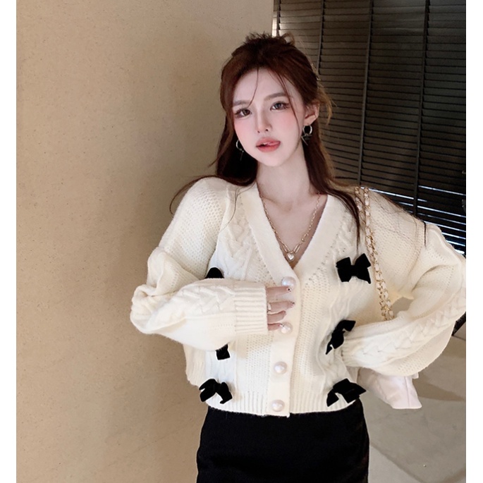 Áo len dáng rộng cổ V phối nơ mềm mại phong cách mùa thu 2021 cho nữ