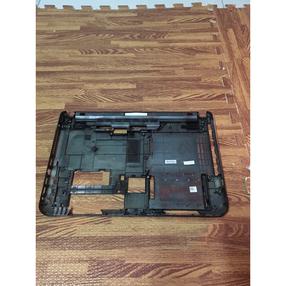 Vỏ D Laptop Dell Inspiron 3421 2421 5421 3437 5437 chỗ nắp khe lan có bị nứt vết nhỏ ,vẫn ở trạng thái đẹp