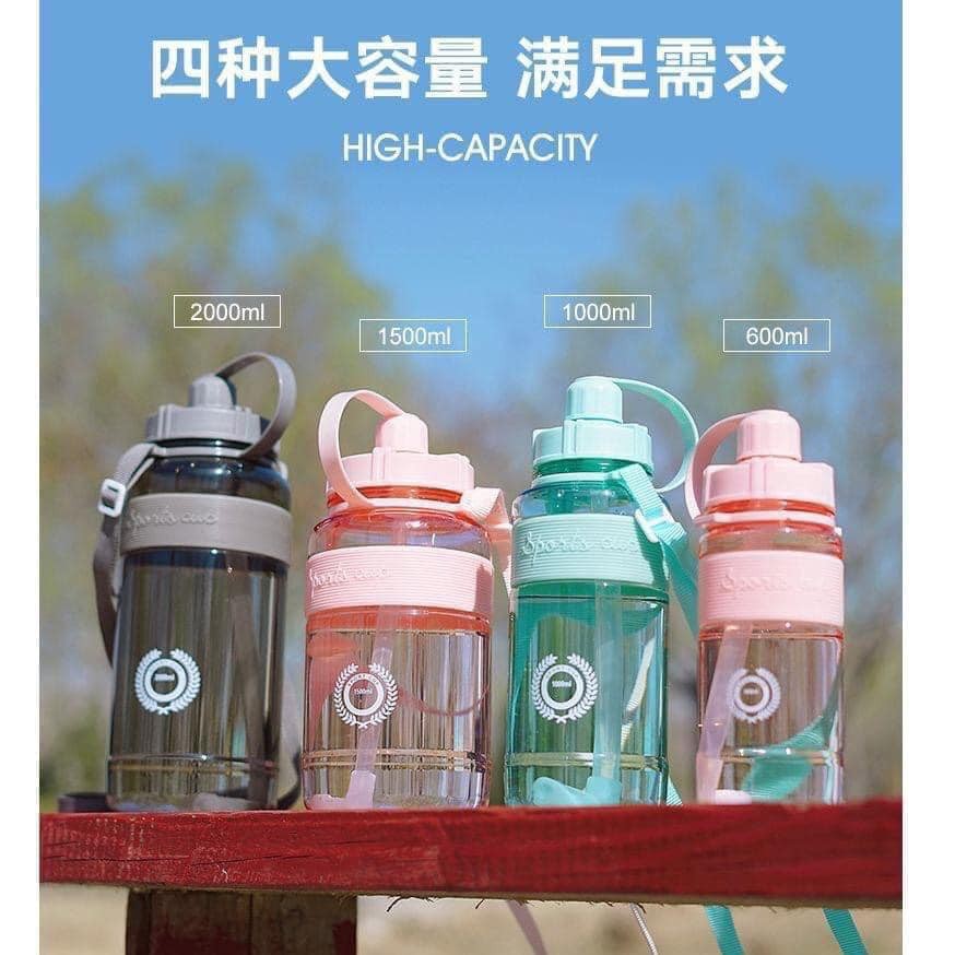 Bình uống nước 600ml - 2000ml có ống hút họa tiết hoạt hình dễ thương Bình Nước Nhựa Dung Tích Lớn Có Ống Hút Tiện Lợi