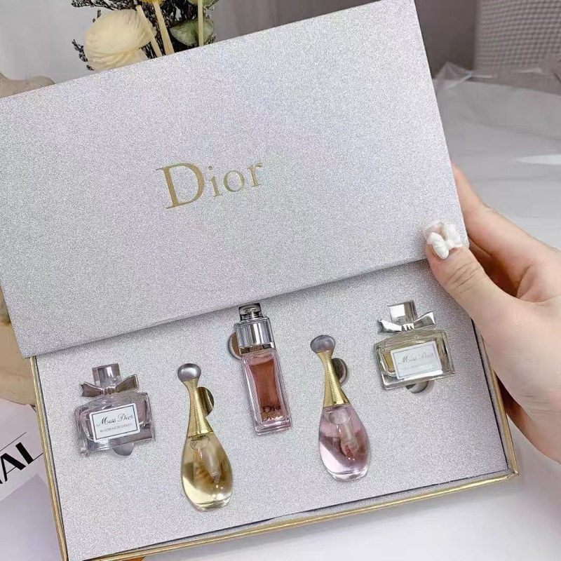 Set nước hoa Dior mini 5ml bộ 5 mùi hương sang trọng lan toả sự tự do và quyến rũ, duyên dáng làm say đắm lòng người