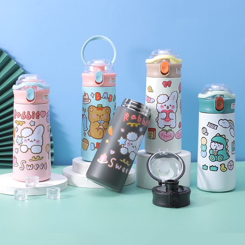 Bình Giữ Nhiệt Inox 480ML Dán Sticker Dễ Thương, Trang Bị Kèm Ống Hút Tiện Lợi Và Dây Đeo Xách - SaoViet Shop