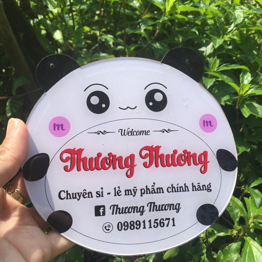 Bảng hiệu mica - hình Gấu bông trắng dễ thương - Free thiết kế