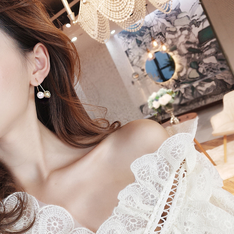 Khuyên Tai Đính Ngọc Trai Tạo Hình Độc Đáo Dành Cho Nữ