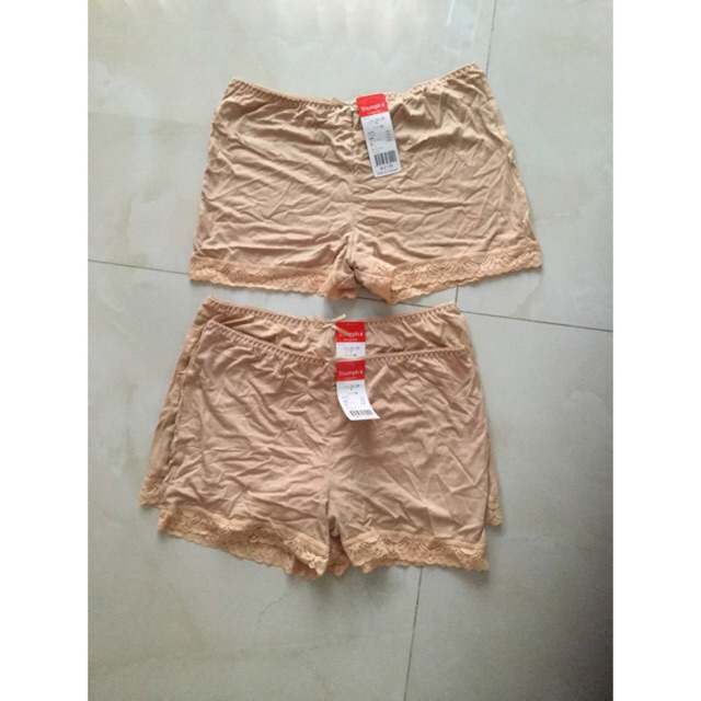 Quần mặc trong váy
