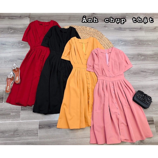 ĐẦM XẾP LY NÚT BỌC CỔ V