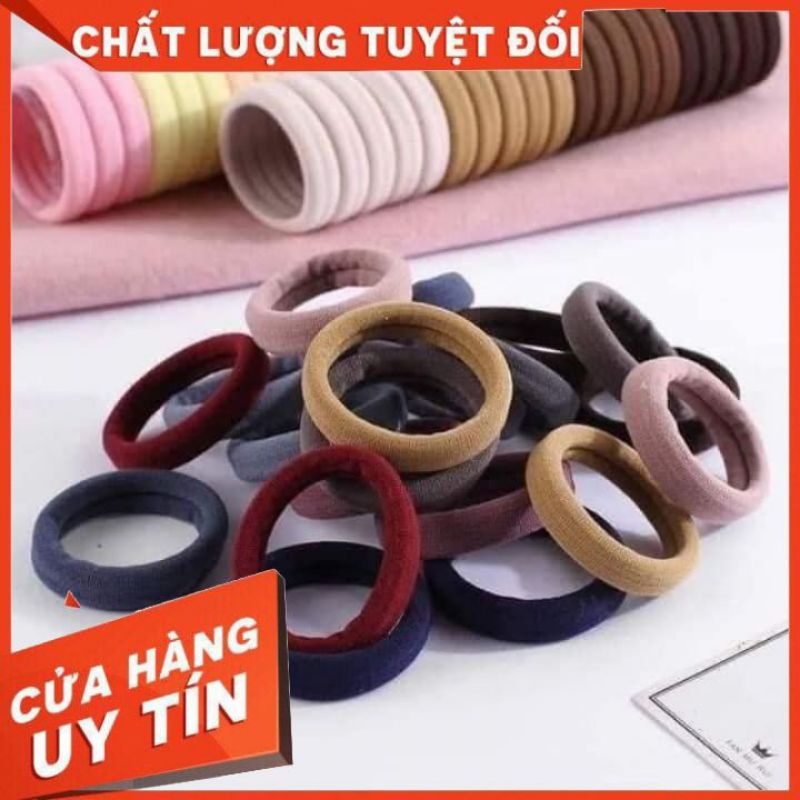 C, cột tóc bằng vải nhiều màu sắc kèm ống đựng trong suốt