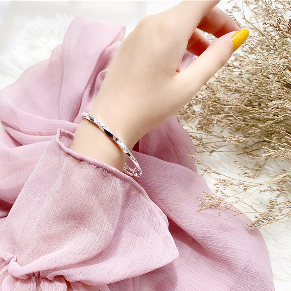 Vòng Đeo Tay Gắn Chuông Thời Trang Hàn Quốc Cổ Điển Dành Cho Nữ