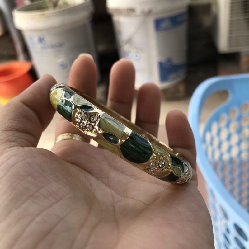 Còng Pháp Lam Đính Đá Pha Lê Sang Trọng