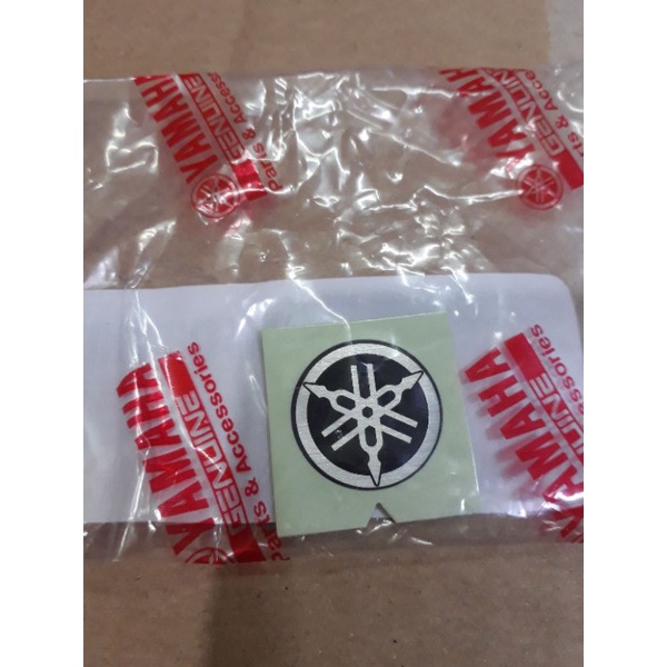 Logo dán ốp đuôi hay đuôi rùa Exciter 4 số Yamaha