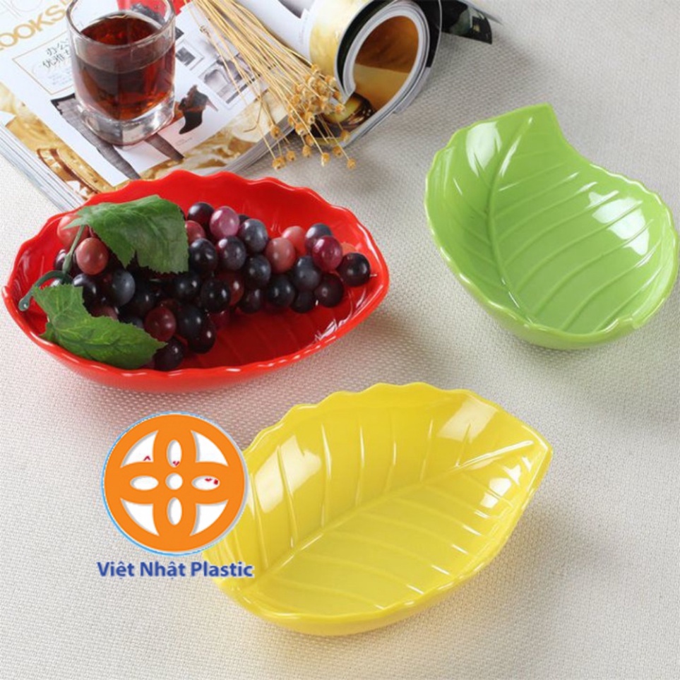 đĩa nhựa hình lá nhựa Việt Nhật đựng đồ ăn vặt, hoa quả thiết kế độc đáo