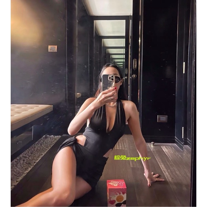 Set Bikini liền mảnh, đồ bơi nữ đi biển sexy kèm khăn choàng che mông.