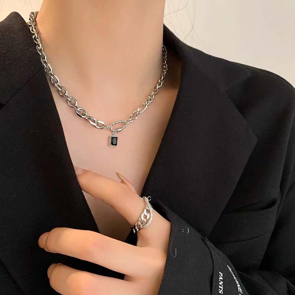 Vòng Cổ Choker Mặt Vuông Màu Đen Phong Cách Hip Hop Hàn Quốc Cá Tính Dành Cho Bạn Nữ