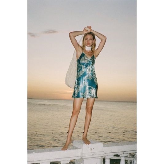 Váy lụa 2 dây hoạ tiết nhún ngực Zarraa canh sale, kèm ảnh thật