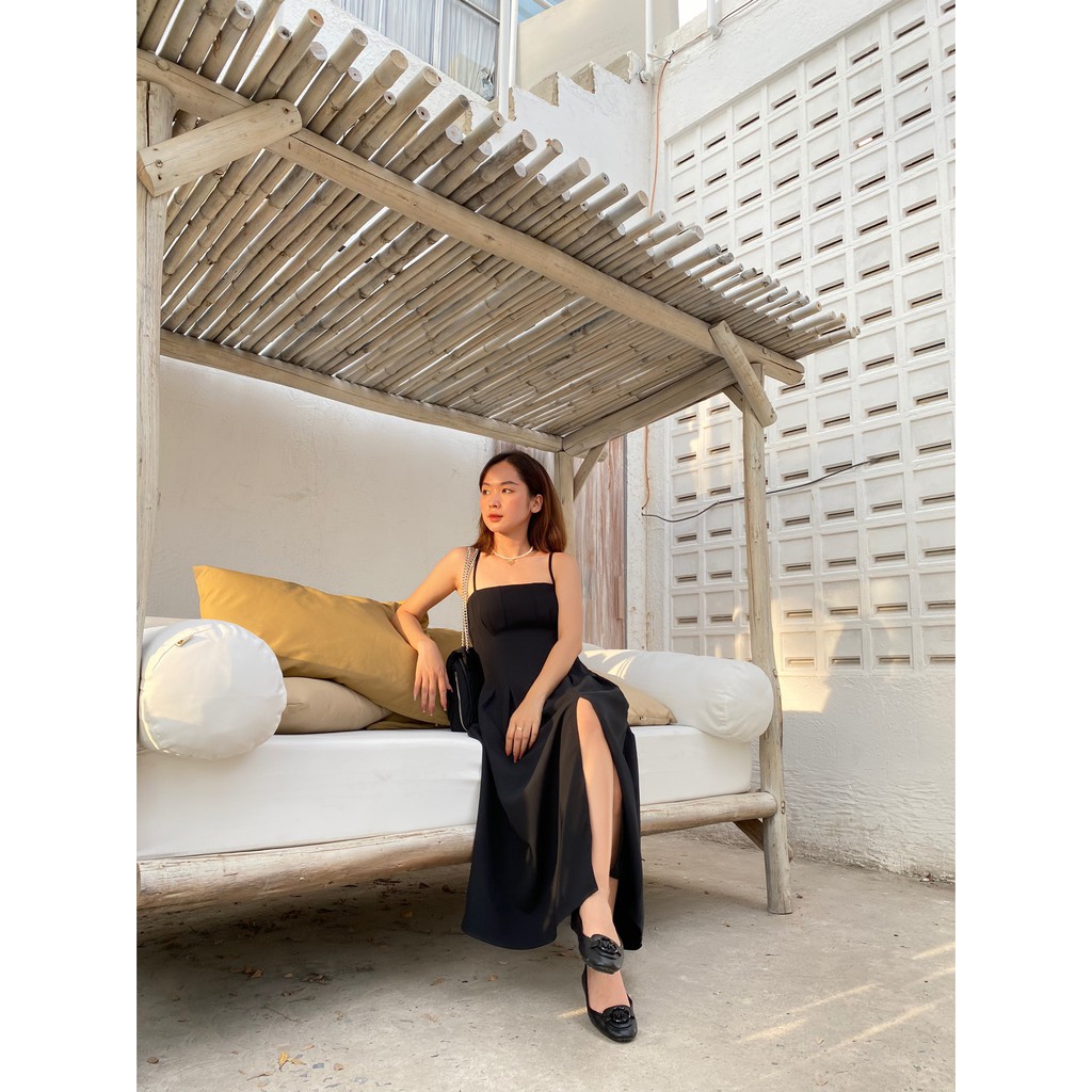 TUBYCATU | Đầm hai dây đen dài xẻ tà