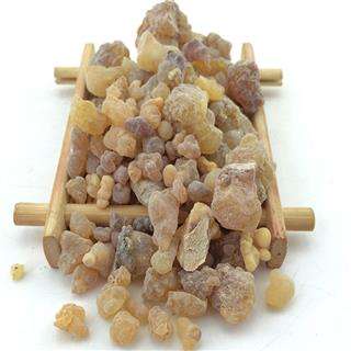 Nhũ Hương nguyên chất 100 gram.