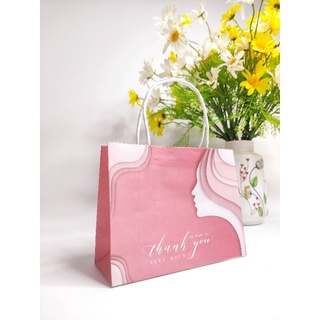 50 Túi giấy kraft tự hủy đựng quà in họa tiết hồng cô gái KT 19x14.5x7 CM