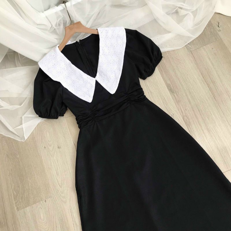 Đầm đen cổ sen ren trắng