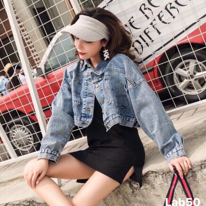 Áo khoác bò khoác jean xẻ lưng có nút | BigBuy360 - bigbuy360.vn