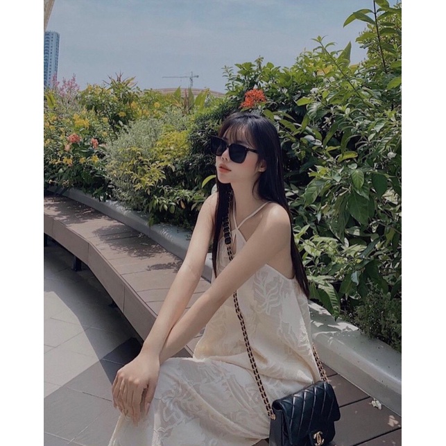 Set áo cổ yếm không tay nude ren hoa nổi kèm quần culotes ống suông