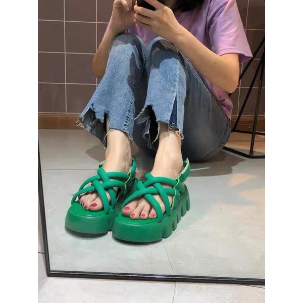 Sandal  độn đế . cao 6cm