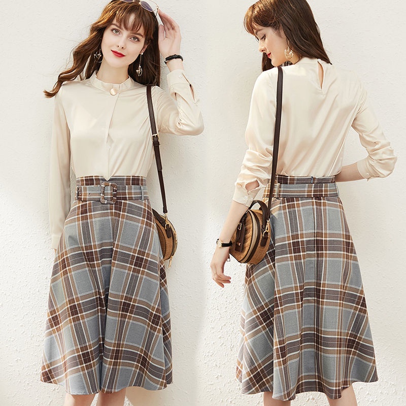 Set áo sơ mi trễ vai tay dài + chân váy kẻ sọc thời trang công sở phong cách retro 2021