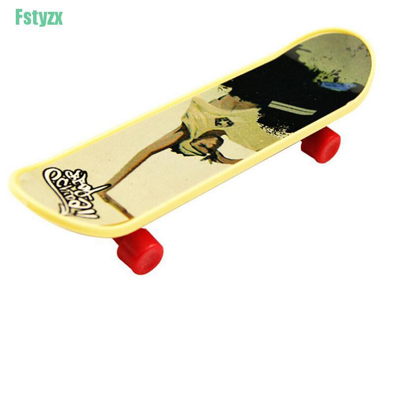 fstyzx 1X Mini Finger Board Skateboard Novelty Kids Boys Girls Toy Gift for Party 3.7&quot;