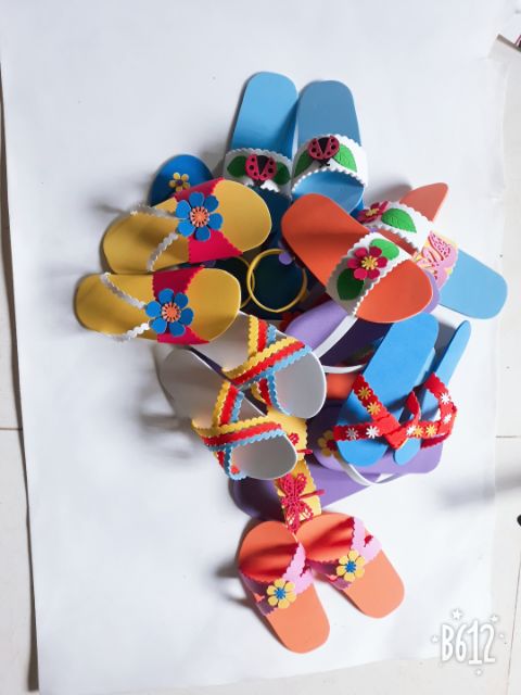 Dép trang trí mầm non