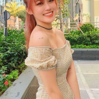 Đầm ôm trễ vai kẻ vàng v2