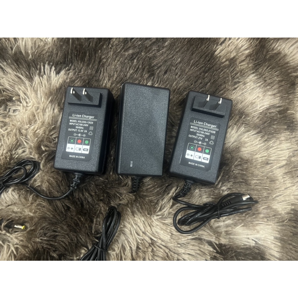 Sạc 4S 16.8V 2A dùng cho pin Li-ion có đèn báo đầy. BN.