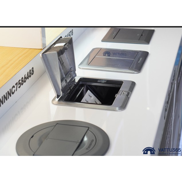 Ổ cắm âm sàn Panasonic DUF1200LTK-1 lắp được 3 thiết bị