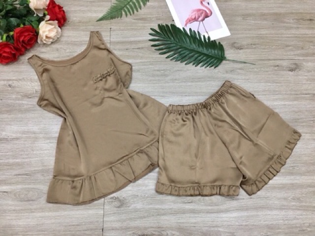 Bộ đồ lụa cao cấp bèo ngực | BigBuy360 - bigbuy360.vn