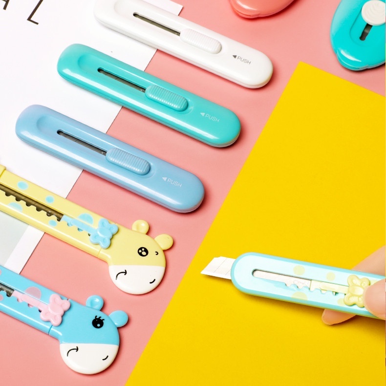 Dao Cắt Giấy Mini Nhiều Màu Sắc Tiện Dụng Cho Trường Học