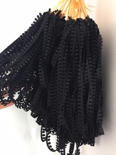 Cuộn dây pom pom trang trí