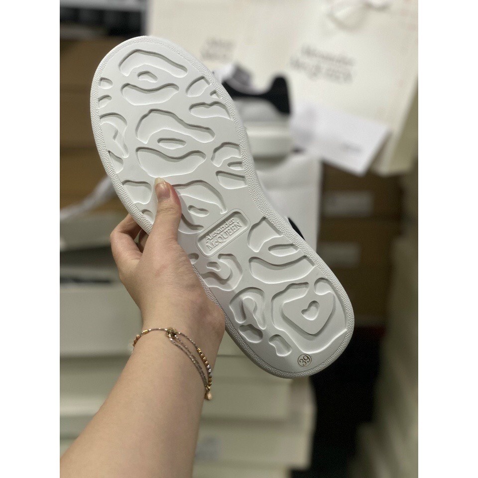 Giày mc qeen gót nhung đen dây lụa chất liệu da mền đi êm full bil + full box 11