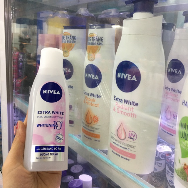 Nước hoa hồng dưỡng trắng da & giúp se khít lỗ chân lông Nivea EXTRA WHITE Pore Minimiser Toner 200ml