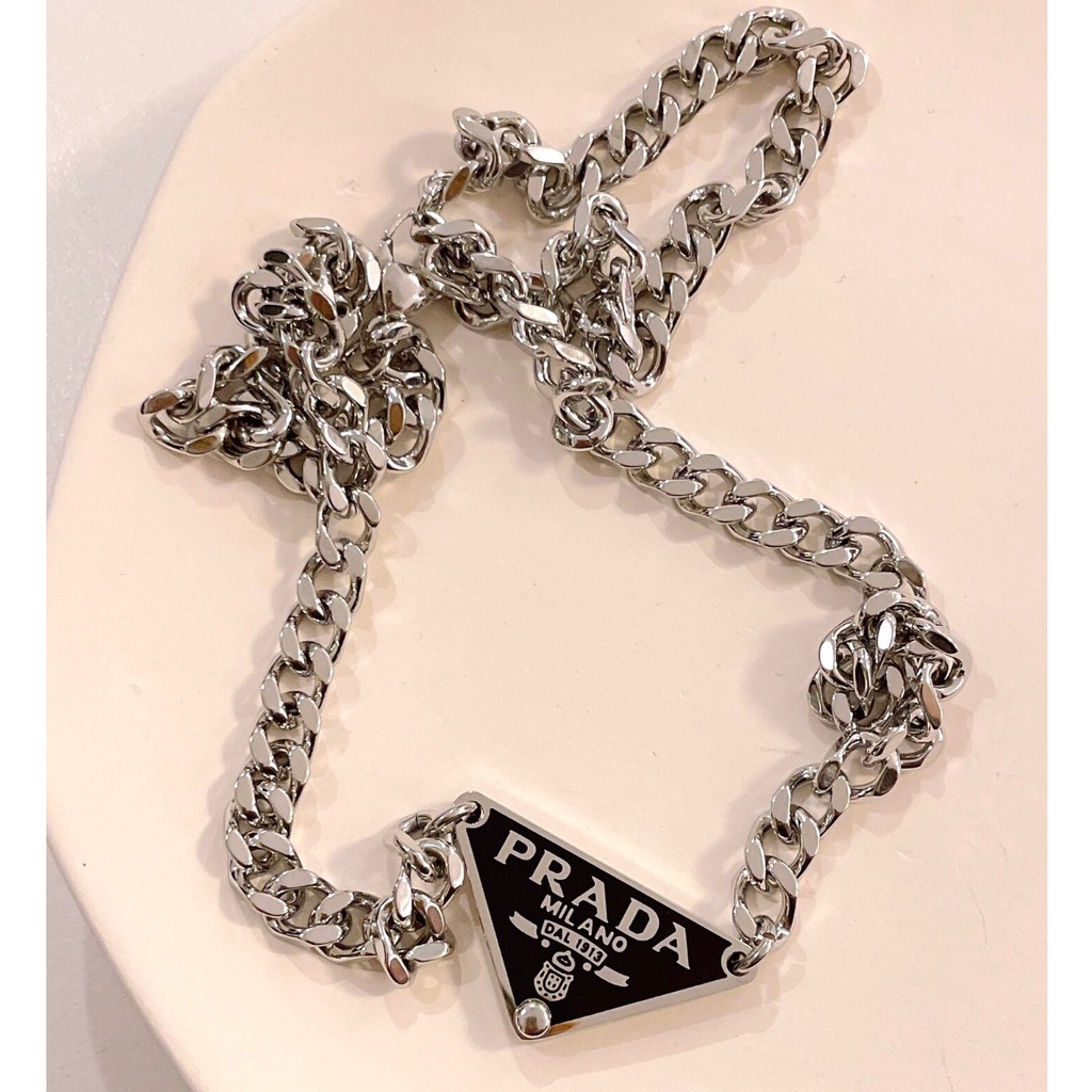 Prada Vòng cổ Mặt Tam Giác Bằng Thép Không Gỉ