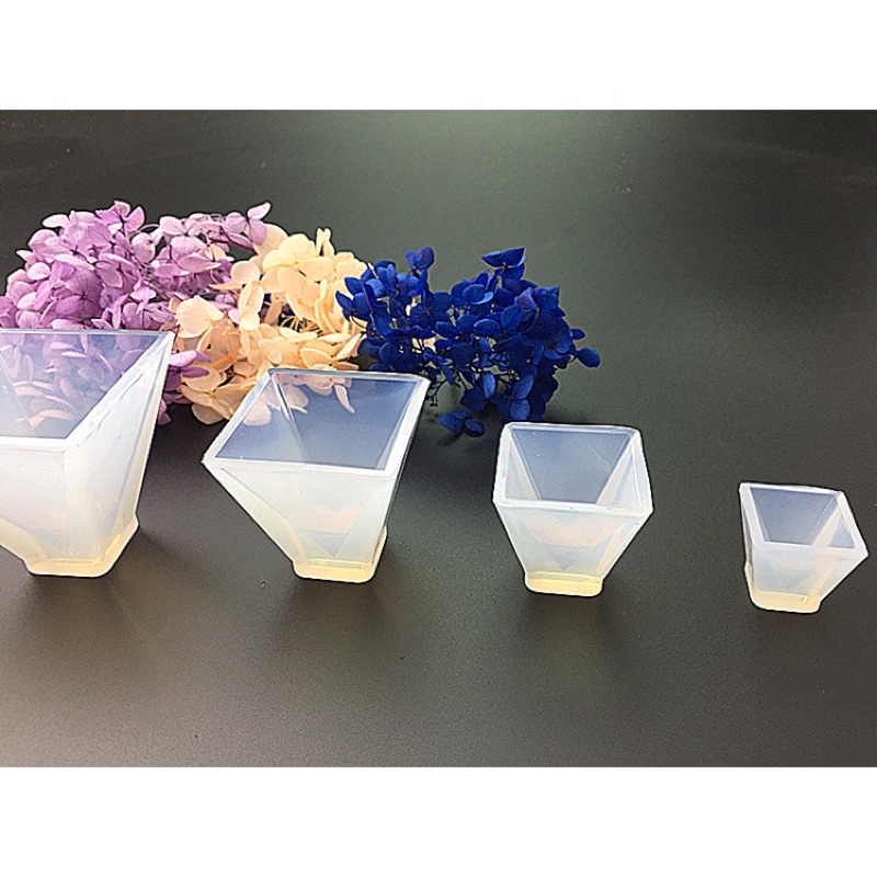 Khuôn silicone hình kim tự tháp nhỏ 5cm