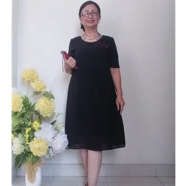 Đủ Size 50 - 90Kg - Váy Đầm Trung Niên Vải Voan Chiffon 2 Lớp Đính Nút Duyên Dáng - Form A Che Bụng