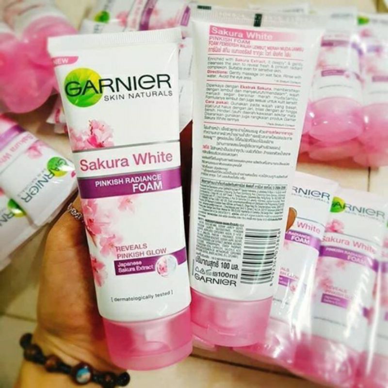 Sữa rửa mặt Garnier Skin Naturals Sakura White 100ml