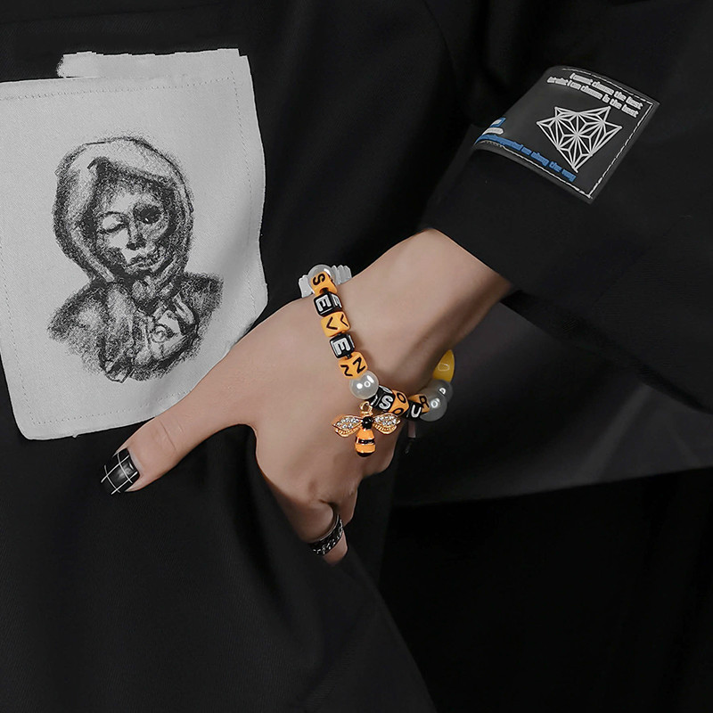 Vòng Tay Ngọc Trai Mặt Ong Và Hoa Cúc Mặt Cười Chất Lượng Cao Phong Cách Hip Hop Thời Trang Unisex 2268