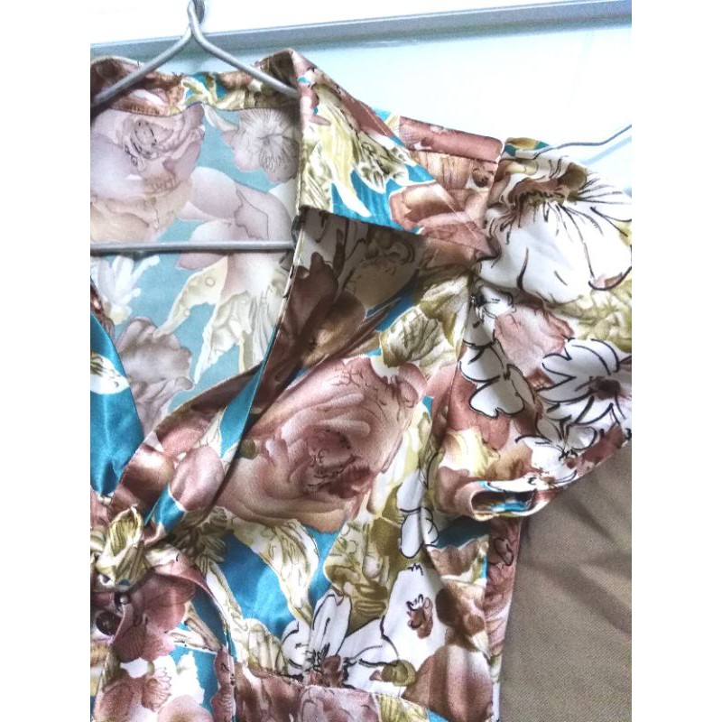 Combo áo sơ mi satin, chân váy kaki