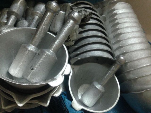 Bộ cối chày gang đúc loại nhỡ