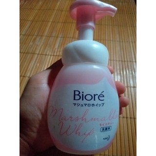 Bọt Rửa Mặt dịu nhẹ Biore